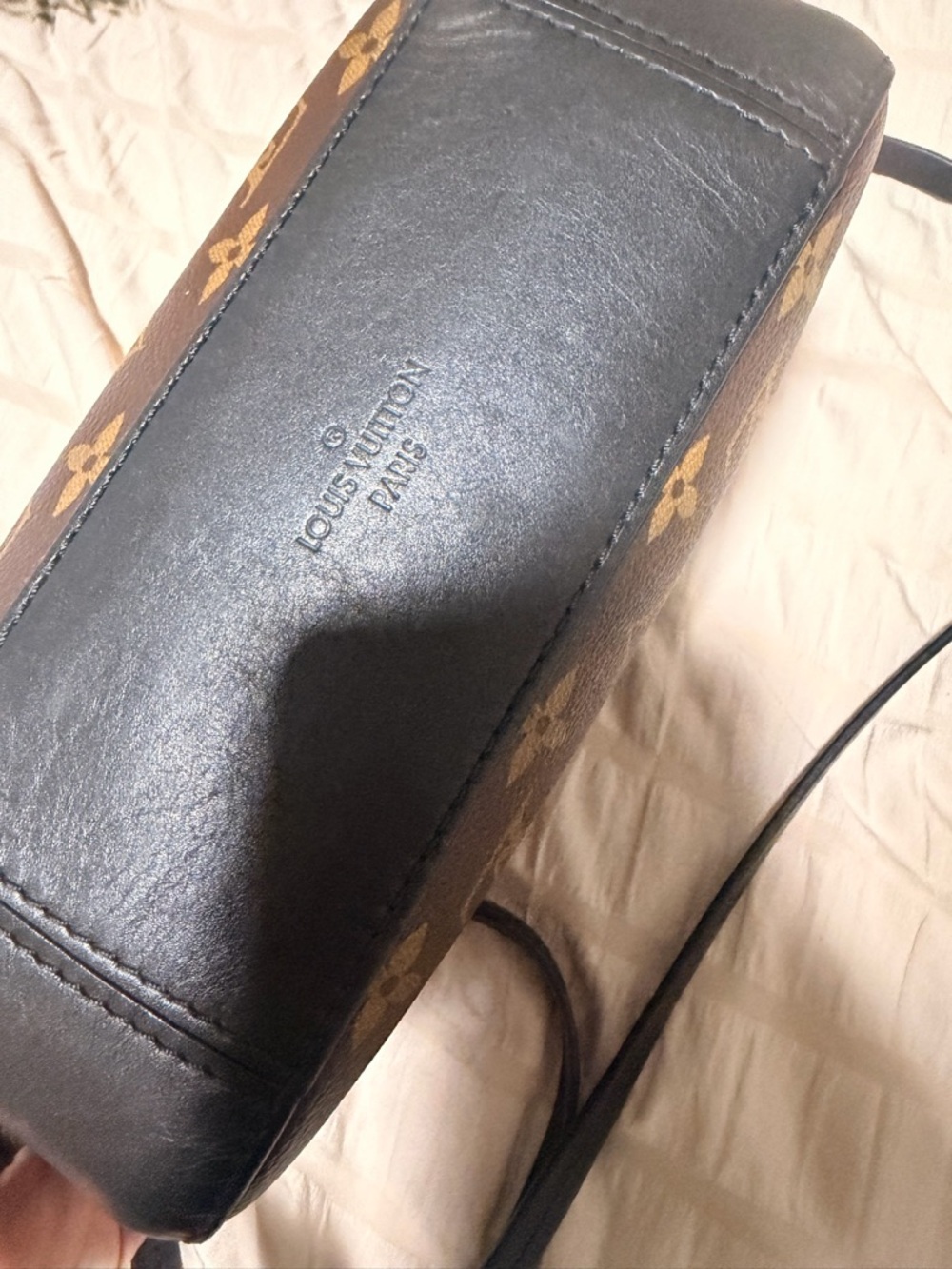 Authentic Louis Vuitton Monogram
Canvas Saintonge Shoulder Bag - Picture 3 of 12